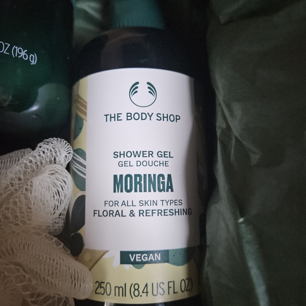 NEW gift Set, The Body Shop Moringa Shower Gel , Moringa Body Yogurt , Body Pouf - Picture 3 of 6
